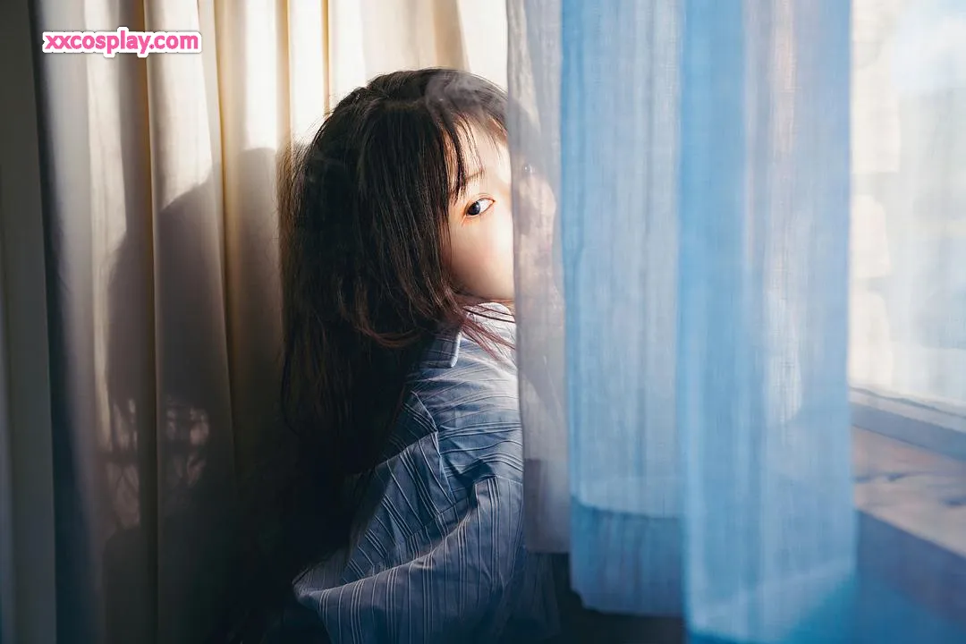 Sakuratomiao - Blue Shirt Allure